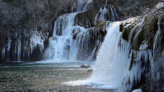 Ledena zimska idila na slapovima Krke Ledena zimska idila na slapovima Krke