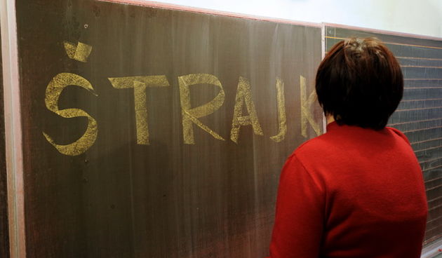 Sibenik ,291112.
Strajk prosvjetnik djelantnika u skolama.
Na fotografiji przane skolske klupe u OS Fausta Vrancica.
Foto: Niksa Stipanicev / CROPIX