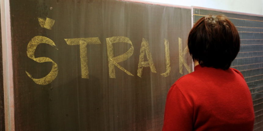 Sibenik ,291112.
Strajk prosvjetnik djelantnika u skolama.
Na fotografiji przane skolske klupe u OS Fausta Vrancica.
Foto: Niksa Stipanicev / CROPIX