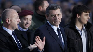 Zagreb, 161112.
Pleso.
Nakon oslobadjajuce presude i provedenih 7 i 5 godina u Haaskom pritvoru, generali Ante Gotovina i Mladen Markac posebnim Vladinim zrakoplovom sletjeli su oko 16h na zagrebacki aerodrom.
Na fotografiji: Ante Gotovina, Fred Matic.
Fo