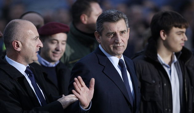 Zagreb, 161112.
Pleso.
Nakon oslobadjajuce presude i provedenih 7 i 5 godina u Haaskom pritvoru, generali Ante Gotovina i Mladen Markac posebnim Vladinim zrakoplovom sletjeli su oko 16h na zagrebacki aerodrom.
Na fotografiji: Ante Gotovina, Fred Matic.
Fo