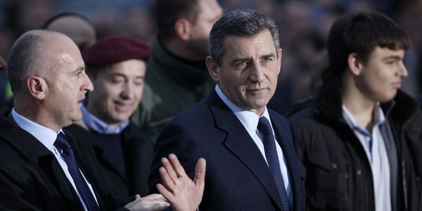 Zagreb, 161112.
Pleso.
Nakon oslobadjajuce presude i provedenih 7 i 5 godina u Haaskom pritvoru, generali Ante Gotovina i Mladen Markac posebnim Vladinim zrakoplovom sletjeli su oko 16h na zagrebacki aerodrom.
Na fotografiji: Ante Gotovina, Fred Matic.
Fo