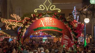 Na Trgu Petra Zoranica uz koncert Ivana Zaka i vatromet otvoren je Advent u Zadru Na Trgu Petra Zoranica uz koncert Ivana Zaka i vatromet otvoren je Advent u Zadru