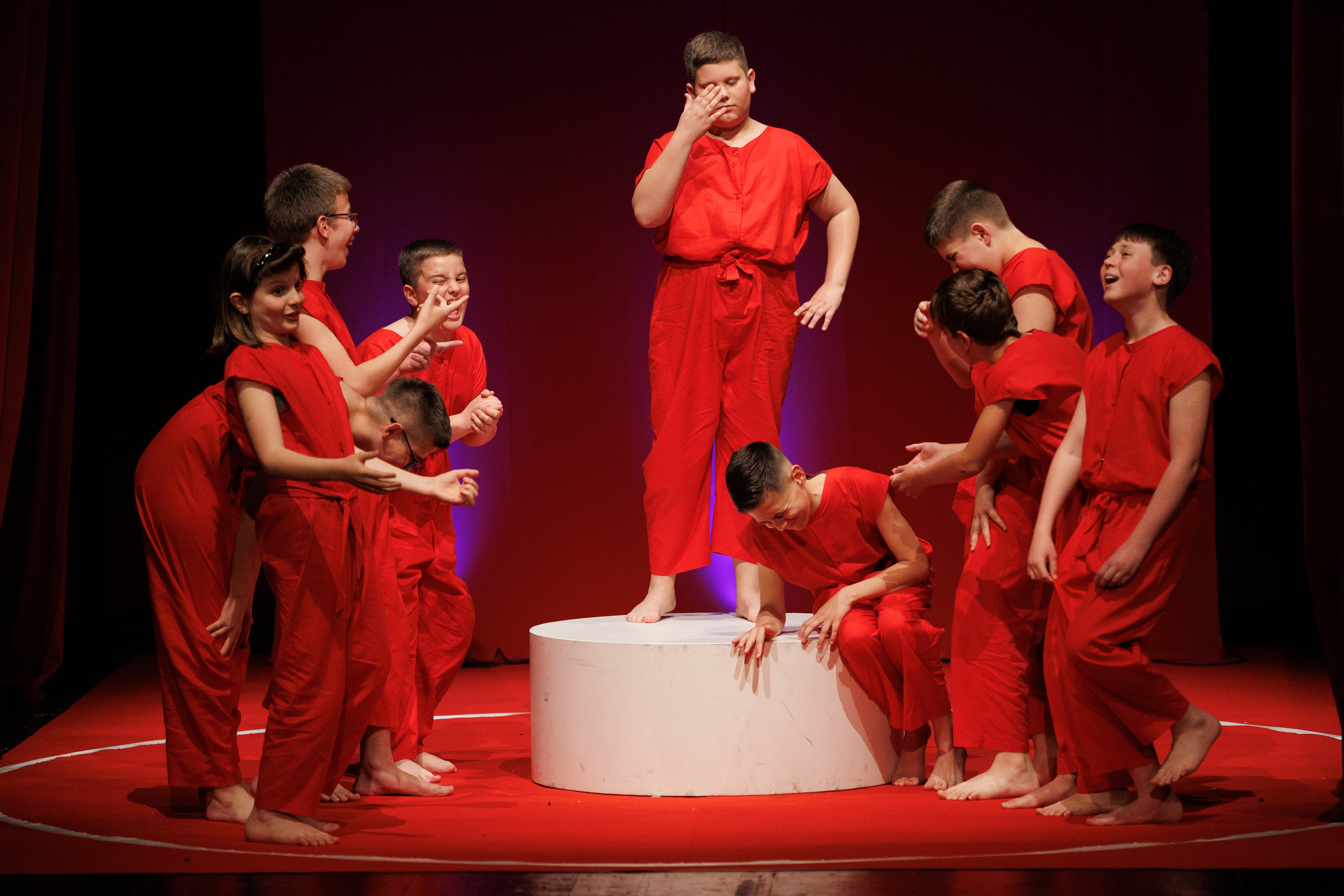 Igrajmo se: Zabranjeno mlađima od 15 strana A