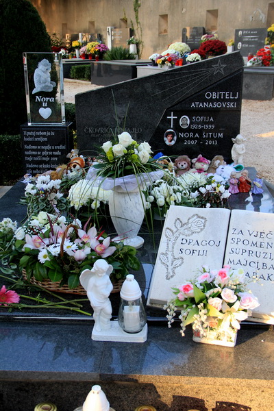 Blagdan Svih svetih na Gradskom groblju Zadar, Foto: Iva Perinčić Blagdan Svih svetih na Gradskom groblju Zadar, Foto: Iva Perinčić