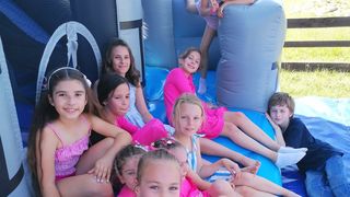 Libretići na snimanju spota u Ponylandu Libretići na snimanju spota u Ponylandu