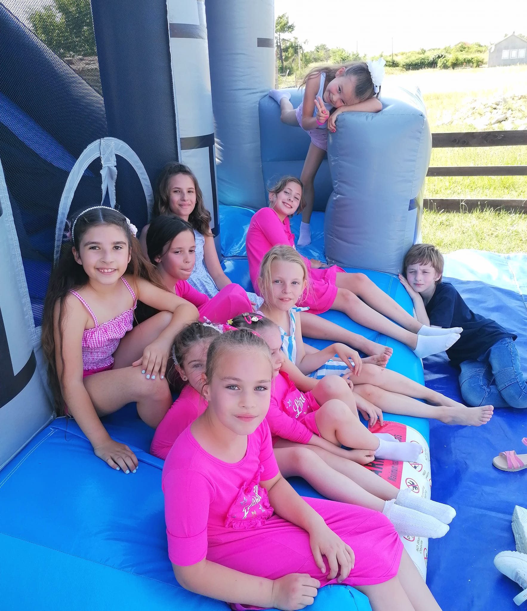 Libretići na snimanju spota u Ponylandu Libretići na snimanju spota u Ponylandu