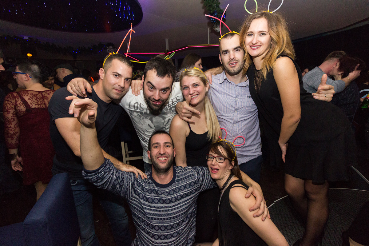 Doček 2017: Najluđa noć na zadarskom Poluotoku privukla više tisuća Zadrana i gostiju Doček 2017: Najluđa noć na zadarskom Poluotoku privukla više tisuća Zadrana i gostiju