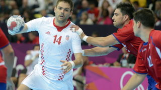 London, 310712.
Dvorana Copper Box.
Hrvatska muska rukometna reprezentacija igra utakmicu 2. kolo u skupini B protiv Srbije tokom Olimpijskih Igra u Londonu.
Na fotografiji: Drago Vukovic sa loptom.
Foto: Drago Sopta / CROPIX