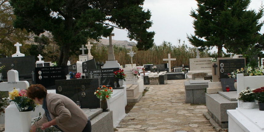 Gradsko groblje Pag (Foto: Josip Portada) Gradsko groblje Pag (Foto: Josip Portada)