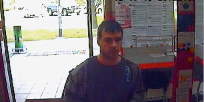 MUP: Prepoznajete li lopova koji je opljačkao više od 20 kladionica?, foto: MUP MUP: Prepoznajete li lopova koji je opljačkao više od 20 kladionica?, foto: MUP