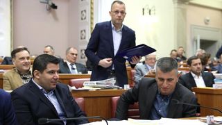 Sjednica Sabora nastavljena je glasovanjem o Prijedlogu izmjena i dopuna Drzavnog proracuna Republike Hrvatske za 2016. godinu i projekcija za 2017. i 2018. godinu.