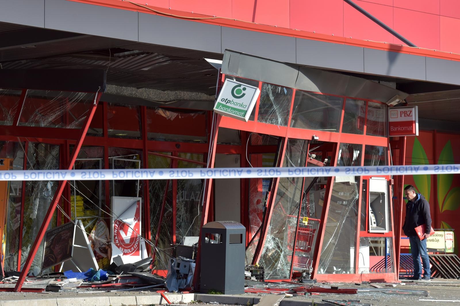 Raznesen bankomat u sklopu Plodina na Žmirićima Raznesen bankomat u sklopu Plodina na Žmirićima