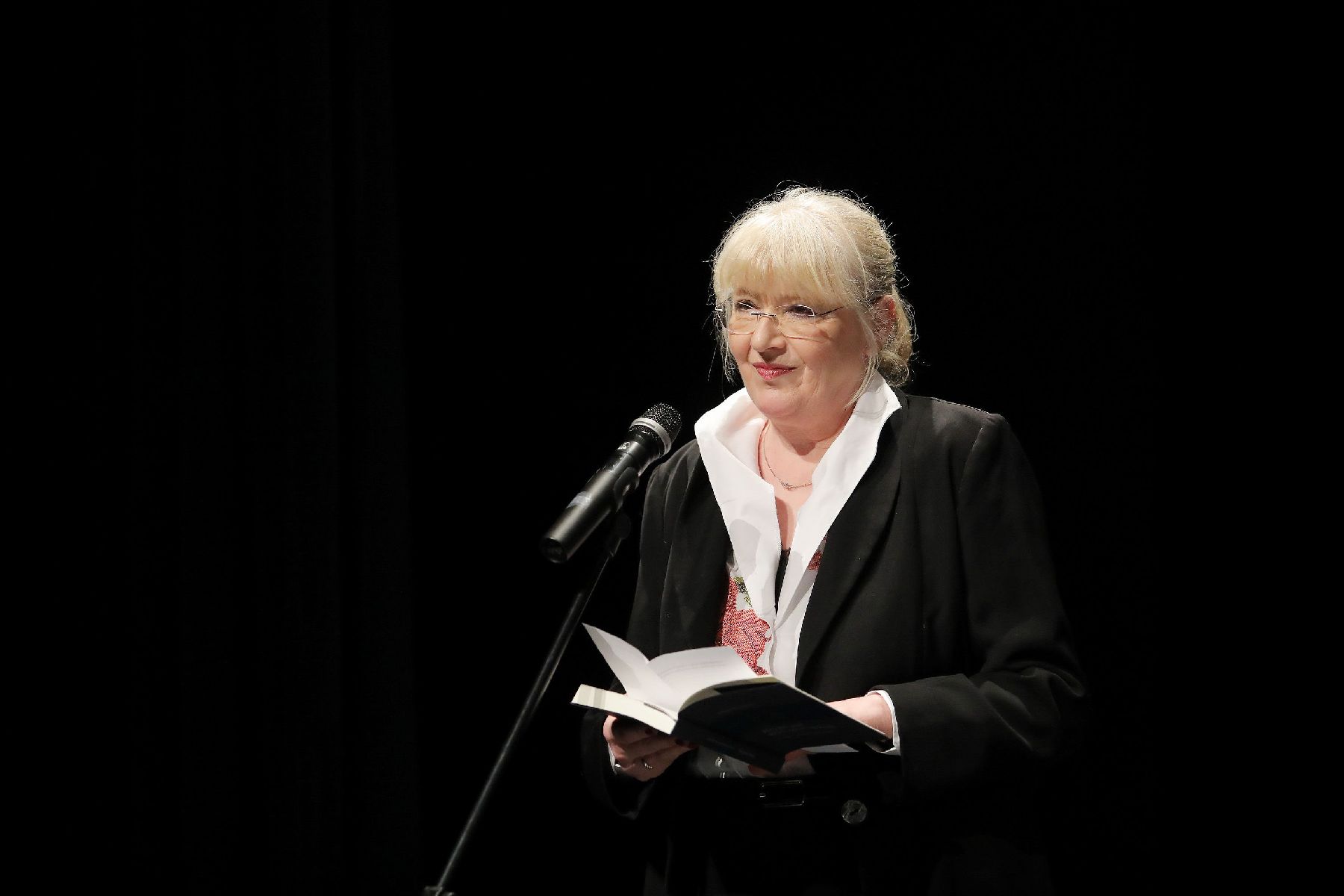 Višnja Starešina u Zadru predstavila knjigu “Hrvati pod KOS-ovim krilom; Završni račun Haaškog suda”.