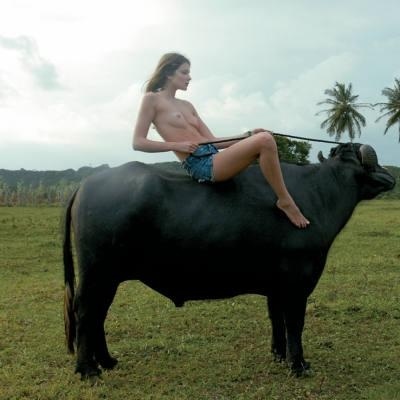 S naslovnice novog Pirellijevog kalendara gleda vas 11 golih ljepotica (Index.hr)