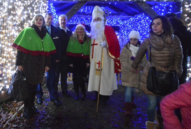 Božićna priča obitelji Salaj s rekordnih 1,88 milijuna lampica. Foto: Damir Špehar/PIXSELL