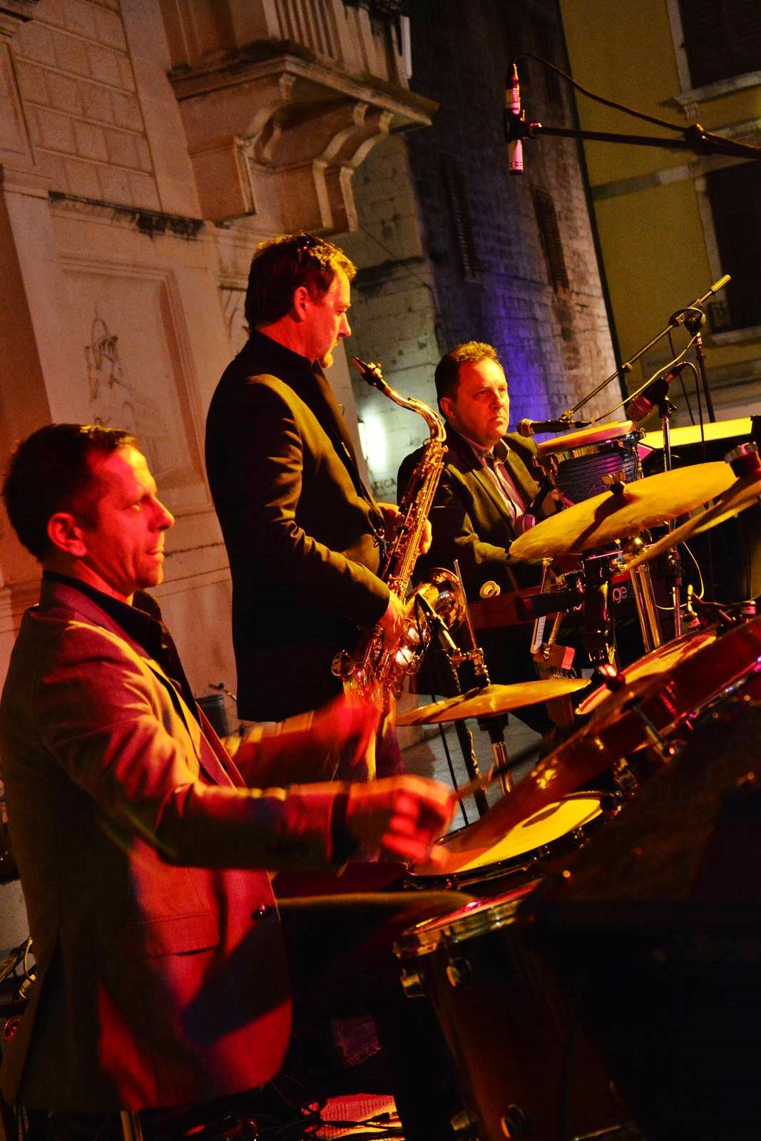 FIMBA After party na Narodnom trgu uz bend Songbusters FIMBA After party na Narodnom trgu uz bend Songbusters