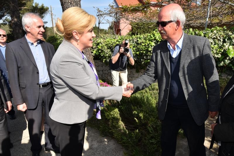 Predsjednica Grabar Kitarović posjetila otok Molat. Foto: Dino Stanin/PIXSELL