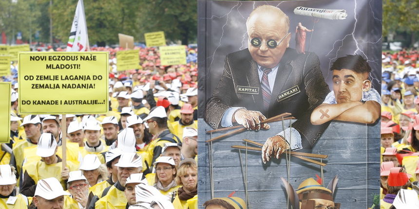 Zagreb,111012.
Trg Francuske republike.
Matica hrvatskih sindikata koja okuplja tri sindikata prosvjete i znanosti i sindikat medicinskih sestara organizira prosvjed nakon sto je vlada otkazala Temeljni koletivni ugovor.
Na fotografiji: prosvjednici su kr Zagreb,111012.
Trg Francuske republike.
Matica hrvatskih sindikata koja okuplja tri sindikata prosvjete i znanosti i sindikat medicinskih sestara organizira prosvjed nakon sto je vlada otkazala Temeljni koletivni ugovor.
Na fotografiji: prosvjednici su kr