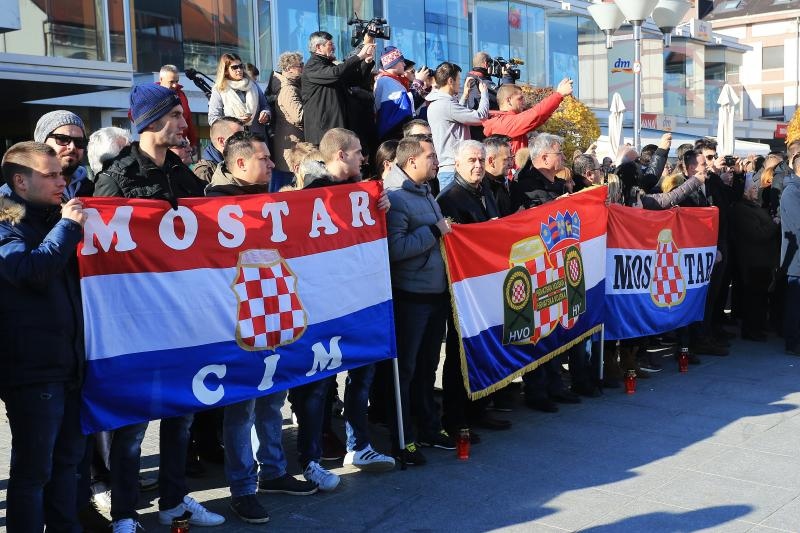 Image 380825 (auto) Image 380825 (auto)