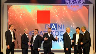 Zrakoplovnoj bazi Zemunik uručeno priznanje “Čovjek-ključ uspjeha u turizmu” Zrakoplovnoj bazi Zemunik uručeno priznanje “Čovjek-ključ uspjeha u turizmu”