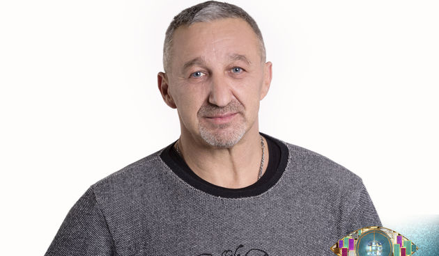 Marijan ima 48 godina. Rođen je u Zagrebu, no već nekoliko godina živi u Zadru. Bivši je pripadnik 1. gardijske brigade i ATJ Lučko, a danas je organizator sportsko-rekreacijskih natjecanja ratnih vojnih invalida. Marijan je razveden i ima 23-godišnjeg si