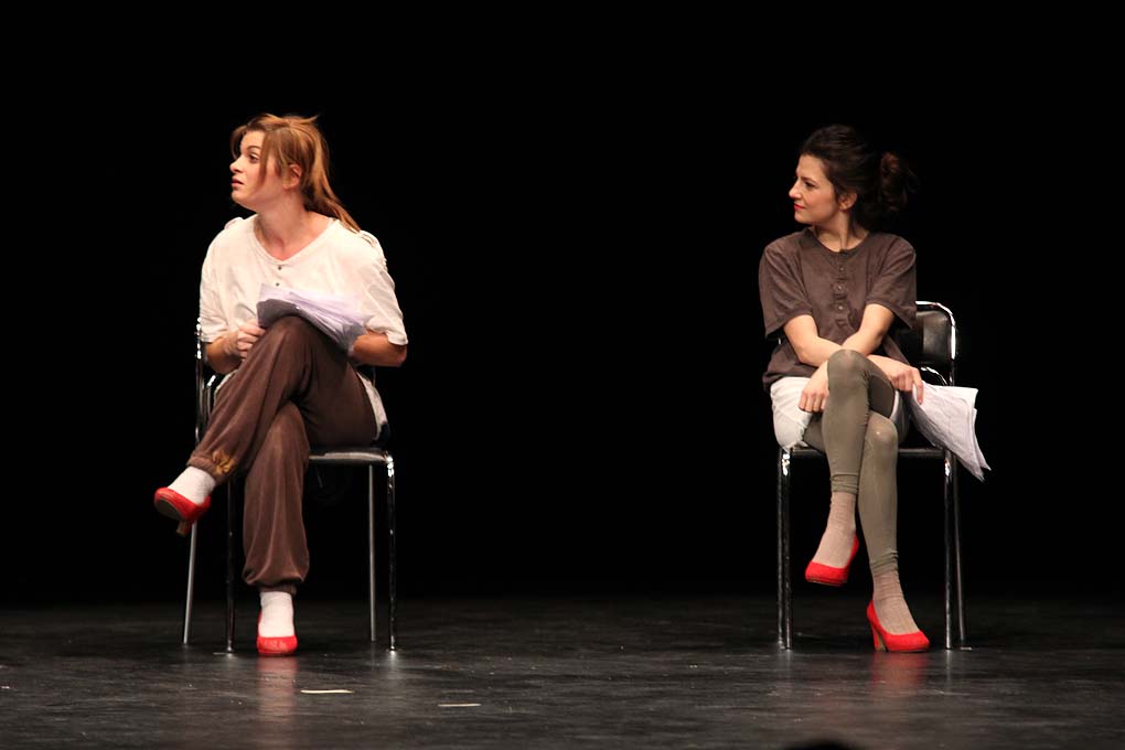 Kazalište KNAP i Umjetnička organizacija Kravice, predstava “Glumice&to”; foto Iva Perinčić Kazalište KNAP i Umjetnička organizacija Kravice, predstava “Glumice&to”; foto Iva Perinčić