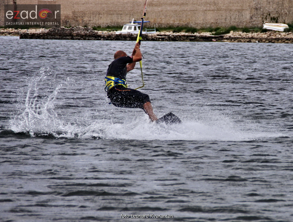Kiteri guštali u refulima ninske bure Kiteri guštali u refulima ninske bure