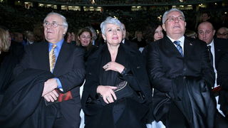Zagreb, 191209.
U Areni Zagreb odrzan je humanitarni koncert naziva Korak u zivot u svrhu prikupljanja novca za skolovanje djece iz djecjih domova. Nastupili su Jose Carreras, Tony Cetinski i Celine Byrne.
Na slici: Bozo Biskupic, Jadranka Kosor i Luka Be Zagreb, 191209.
U Areni Zagreb odrzan je humanitarni koncert naziva Korak u zivot u svrhu prikupljanja novca za skolovanje djece iz djecjih domova. Nastupili su Jose Carreras, Tony Cetinski i Celine Byrne.
Na slici: Bozo Biskupic, Jadranka Kosor i Luka Be