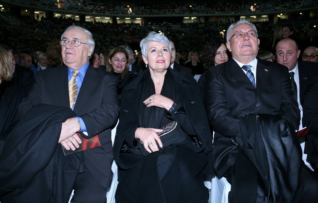 Zagreb, 191209.
U Areni Zagreb odrzan je humanitarni koncert naziva Korak u zivot u svrhu prikupljanja novca za skolovanje djece iz djecjih domova. Nastupili su Jose Carreras, Tony Cetinski i Celine Byrne.
Na slici: Bozo Biskupic, Jadranka Kosor i Luka Be Zagreb, 191209.
U Areni Zagreb odrzan je humanitarni koncert naziva Korak u zivot u svrhu prikupljanja novca za skolovanje djece iz djecjih domova. Nastupili su Jose Carreras, Tony Cetinski i Celine Byrne.
Na slici: Bozo Biskupic, Jadranka Kosor i Luka Be