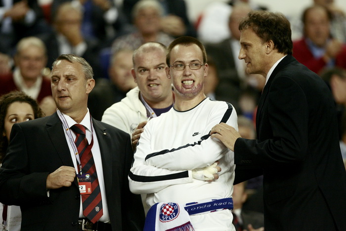 Split, 300910.
Stadion Poljud.
Nogometna utakmica drugog kola Europske lige,
Hajduk – Anderlecht.
Na fotografiji: Josko Svagusa i Frane Lucic.
Foto: Vladimir Dugandzic / CROPIX Split, 300910.
Stadion Poljud.
Nogometna utakmica drugog kola Europske lige,
Hajduk – Anderlecht.
Na fotografiji: Josko Svagusa i Frane Lucic.
Foto: Vladimir Dugandzic / CROPIX