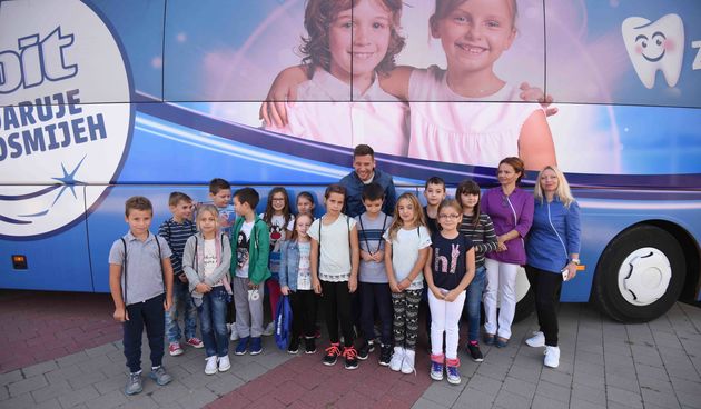 Luka Bulić i Zubomobil ispred OŠ Petra Perice u Ninu, foto- Jure Miskovic