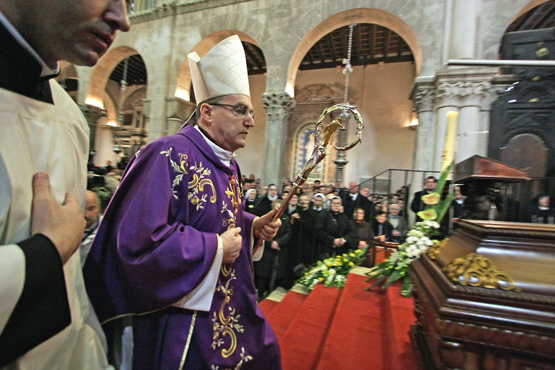 Posljednji ispraćaj nadbiskupa Ivana Prenđe (foto: Marin Gospić)