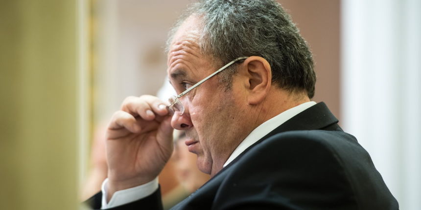 Zagreb, 220513.
Markov trg., Sabor.
Redovita sjednica sabora s raspravom o konacnom prijedlogu zakona o izmjenama i dopunama Zakona o nadzoru robe s dvojnom namjenom.
Na fotografiji: Zeljko Kerum.
Foto: Goran Mehkek / CROPIX Zagreb, 220513.
Markov trg., Sabor.
Redovita sjednica sabora s raspravom o konacnom prijedlogu zakona o izmjenama i dopunama Zakona o nadzoru robe s dvojnom namjenom.
Na fotografiji: Zeljko Kerum.
Foto: Goran Mehkek / CROPIX