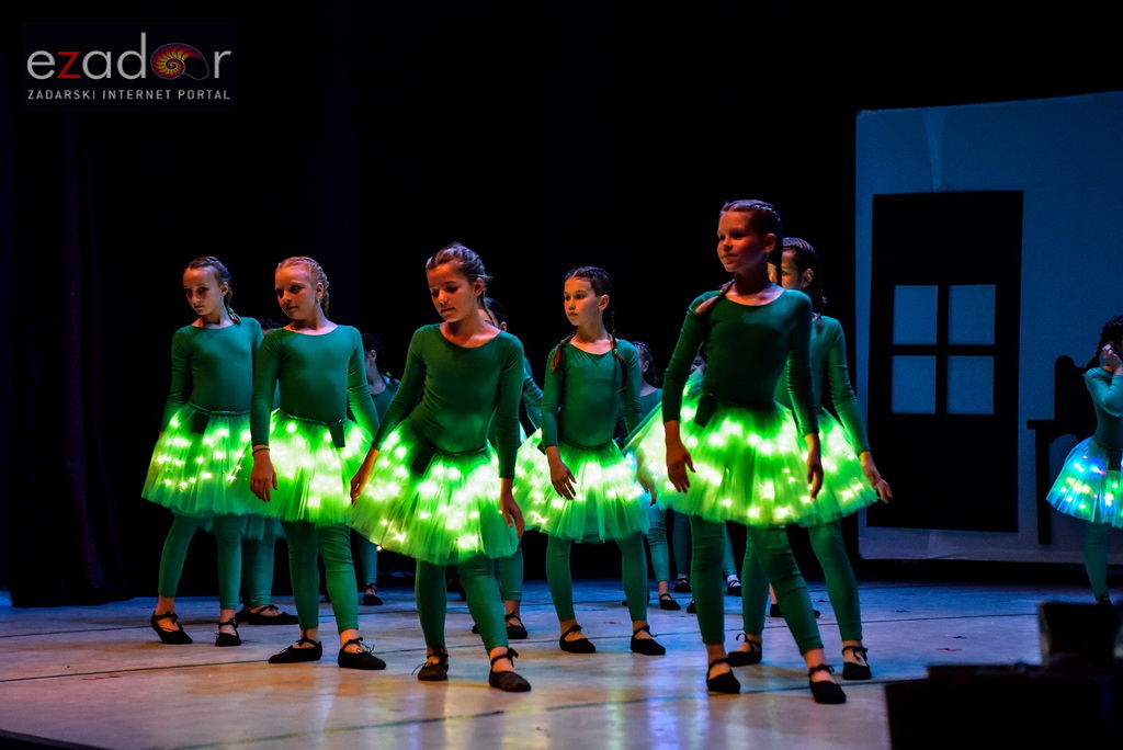 Predstava “Odgojoj” Plesne udruge Gesta u HNK Zadar