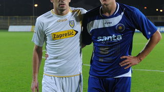 Zapresic, 151010.
Stadion NK Inter, 1. HNL, 11. kolo, seniori, susret NK Inter i NK Zadar.
Na slici: braca Kresevan i Ivan Santini.
Foto: Damir Krajac / CROPIX Zapresic, 151010.
Stadion NK Inter, 1. HNL, 11. kolo, seniori, susret NK Inter i NK Zadar.
Na slici: braca Kresevan i Ivan Santini.
Foto: Damir Krajac / CROPIX