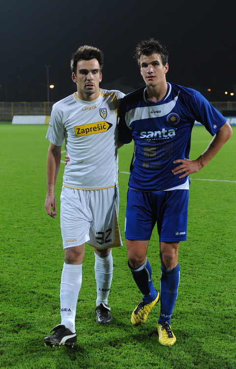 Zapresic, 151010.
Stadion NK Inter, 1. HNL, 11. kolo, seniori, susret NK Inter i NK Zadar.
Na slici: braca Kresevan i Ivan Santini.
Foto: Damir Krajac / CROPIX Zapresic, 151010.
Stadion NK Inter, 1. HNL, 11. kolo, seniori, susret NK Inter i NK Zadar.
Na slici: braca Kresevan i Ivan Santini.
Foto: Damir Krajac / CROPIX