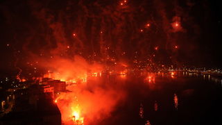 Split, 130211.
Povodom roslave 100og rodjendana Hajduka tocno u ponoc ispaljene su ralete iznad grada cime se docekala 100 godisnjica omiljenog splitskog kluba.
Foto: Paun Paunovic / CROPIX Split, 130211.
Povodom roslave 100og rodjendana Hajduka tocno u ponoc ispaljene su ralete iznad grada cime se docekala 100 godisnjica omiljenog splitskog kluba.
Foto: Paun Paunovic / CROPIX
