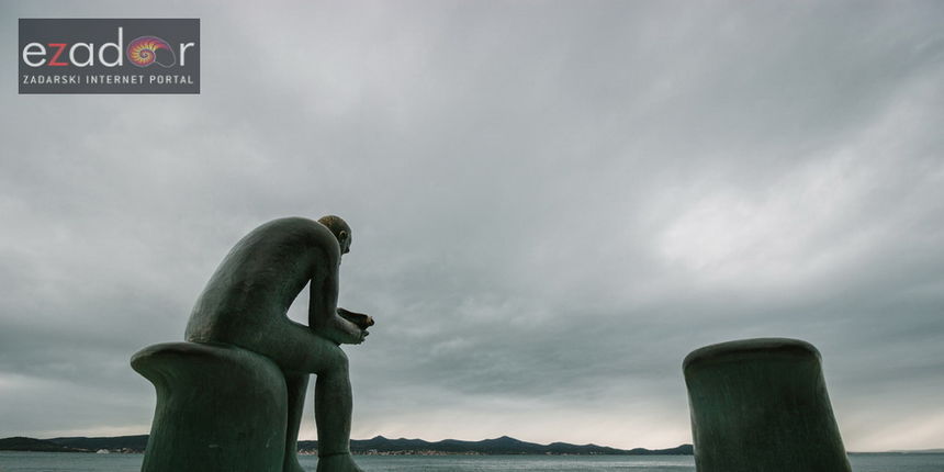 Đir po gradu, ponedjeljak 13. studenog 2017. Špiro, škura bura, riva Đir po gradu, ponedjeljak 13. studenog 2017. Špiro, škura bura, riva