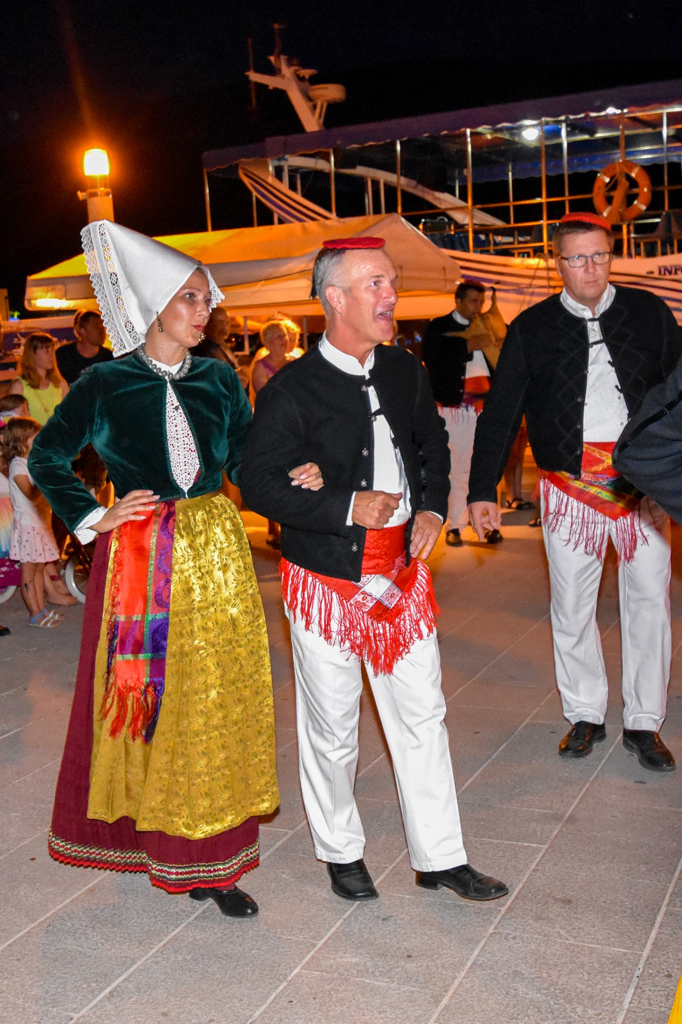 Etno večer s KUD Družina u Pagu Etno večer s KUD Družina u Pagu