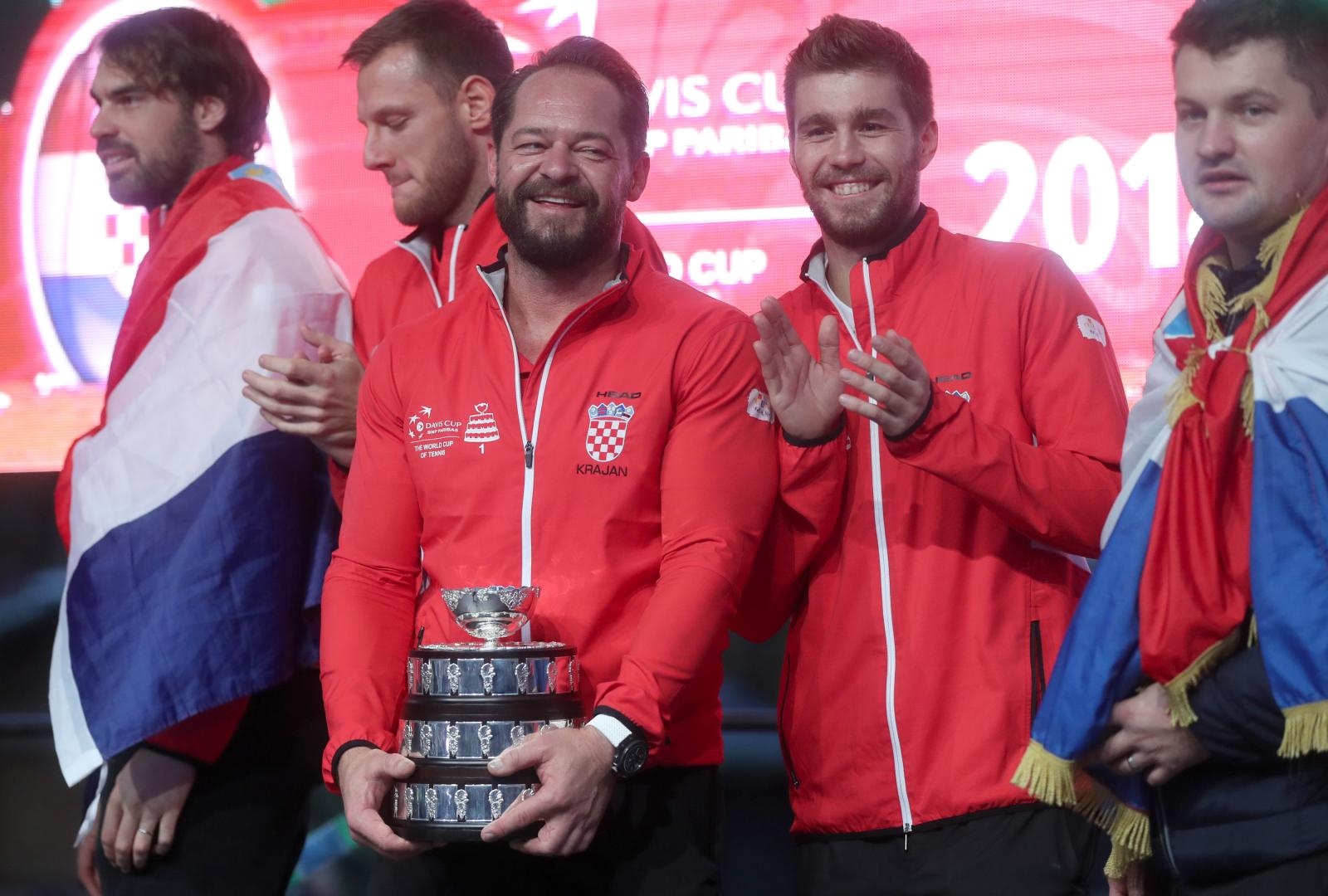 Zlatne tenisače na Trgu bana Josipa Jelačića dočekale tisuće navijača Zlatne tenisače na Trgu bana Josipa Jelačića dočekale tisuće navijača