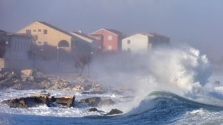 Jaka bura na zadarskom području otežava cestovni i pomorski promet, foto: Dino STanin/PIXSELL Jaka bura na zadarskom području otežava cestovni i pomorski promet, foto: Dino STanin/PIXSELL