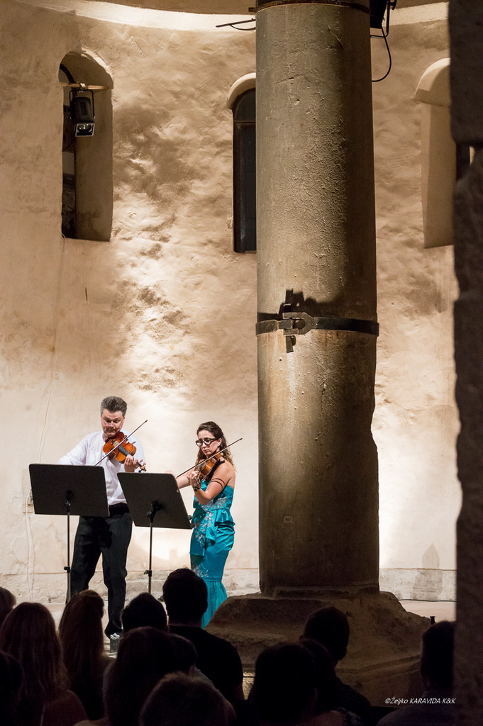 Roman i Milena Simović oduševili koncertom u crkvi Sv. Donata Roman i Milena Simović oduševili koncertom u crkvi Sv. Donata