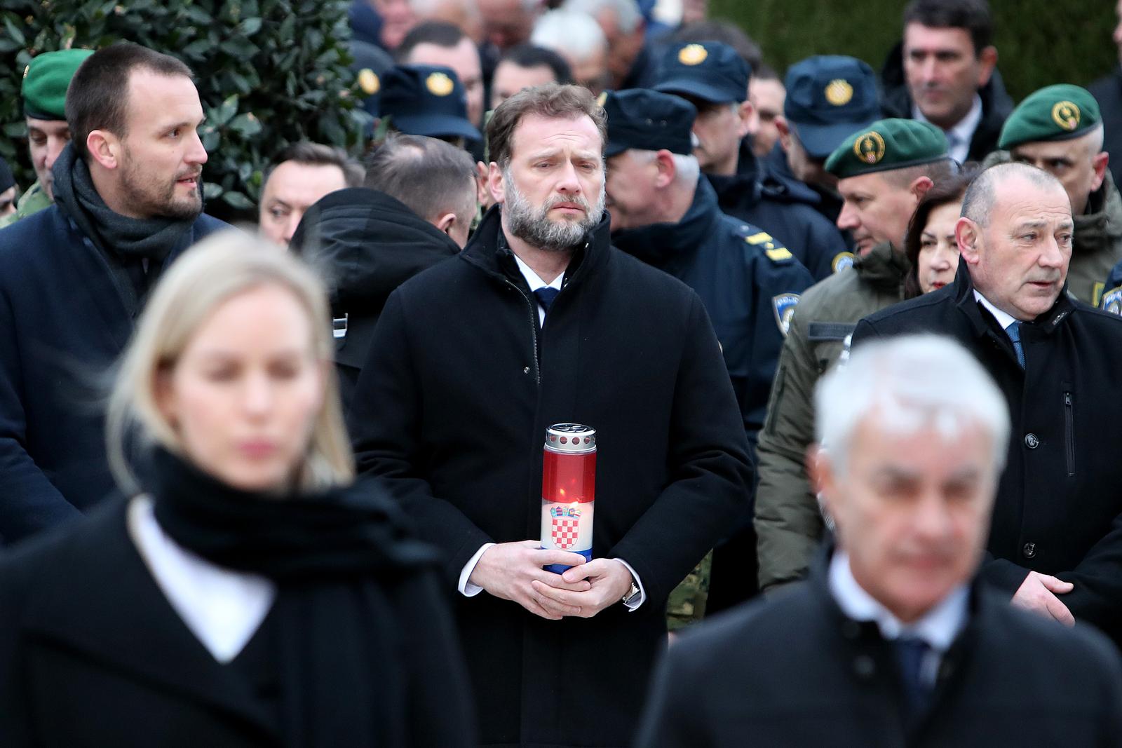 Na Gradskom groblju odana počast poginulim hrvatskim braniteljima povodom 30. obljetnice VRO Maslenica Na Gradskom groblju odana počast poginulim hrvatskim braniteljima povodom 30. obljetnice VRO Maslenica