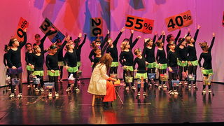 Plesna udruga Gesta: Božićni šoping u SuperOvoj, Foto: Željko Karavida Plesna udruga Gesta: Božićni šoping u SuperOvoj, Foto: Željko Karavida