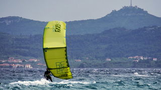 Na krilima juga: surferi i kiteri uživaju na Vitrenjaku