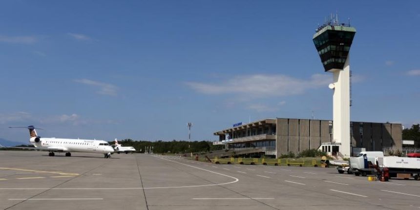 Zracna luka Rijeka. Avioni na pisti. Putnici se ukrcavaju u avion EuroWingsa. Ilustracija Photo: Goran Kovacic/PIXSELL Zracna luka Rijeka. Avioni na pisti. Putnici se ukrcavaju u avion EuroWingsa. Ilustracija Photo: Goran Kovacic/PIXSELL