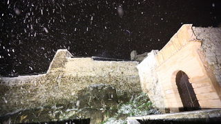 Klis, 101212. 
Ciklona Simenka je veceras donijela Snijeg nadomak Splita svega 4km zracne linije od Splita.
Na slici Snijeg na Klisu.
Foto: Zvonimir Barisin / CROPIX