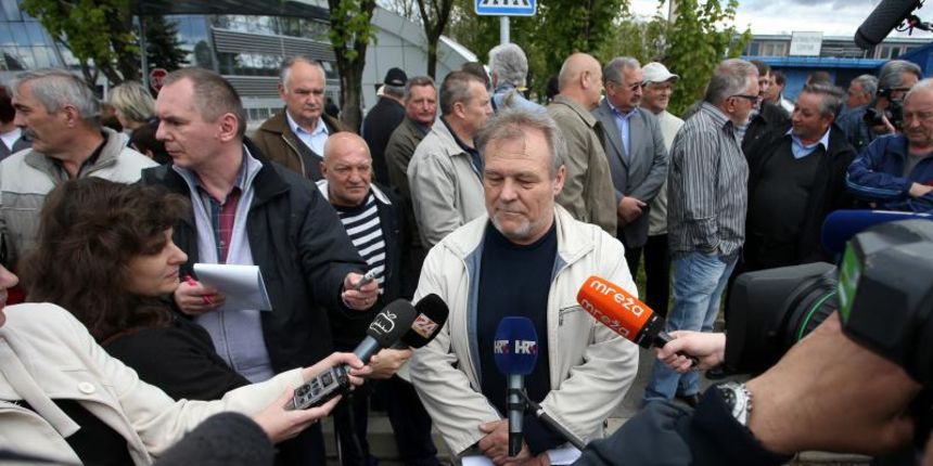 15.04.2014., Zagreb, Vukomerecka cesta 89 – Prosvjed i konferencija za medije bivsih radnika TZV Gredelj d.o.o. u stecaju pod nazivom Jos jedan Uskrs bez posla i primanja, a stecajni upravitelj nasim otpremninama kreditira HZ. Predsjednik URSH-a Damir Jak 15.04.2014., Zagreb, Vukomerecka cesta 89 – Prosvjed i konferencija za medije bivsih radnika TZV Gredelj d.o.o. u stecaju pod nazivom Jos jedan Uskrs bez posla i primanja, a stecajni upravitelj nasim otpremninama kreditira HZ. Predsjednik URSH-a Damir Jak