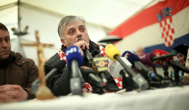 Zagreb – Konferencija za medije Djure Glogoskog na temu izjave Zorana Milanovica o njihovom susretu u Banskim dvorima 30.10.2014. Photo: Slavko Midzor/PIXSELL Autor  Slavko Midzor/PIXSELL Ključne riječi  invalidi, branitelj, Djuro Glogoski, prosvjed brani